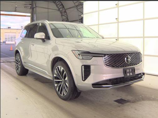 2025 Volvo XC90 B6 Plus 7-Seater