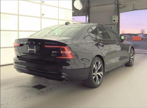 2025 Volvo S60 B5 Core