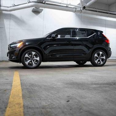 2025 Volvo XC40 B5 Plus Bright Theme
