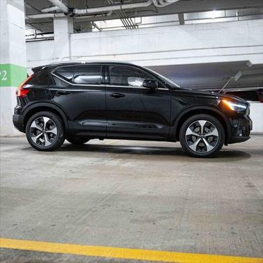 2025 Volvo XC40 B5 Plus Bright Theme