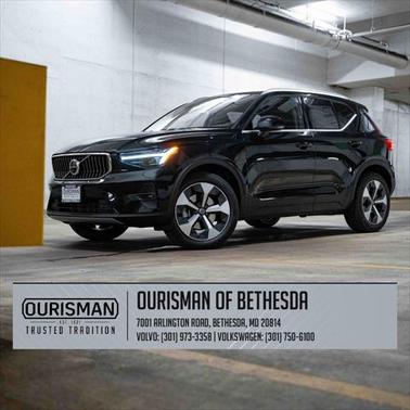 2025 Volvo XC40 B5 Plus Bright Theme