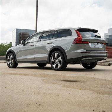 2024 Volvo V60 Cross Country B5 Plus