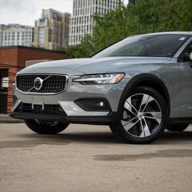 2024 Volvo V60 Cross Country B5 Plus