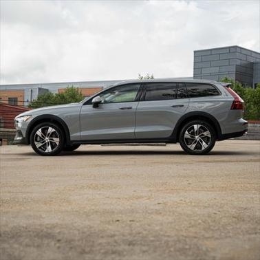 2024 Volvo V60 Cross Country B5 Plus