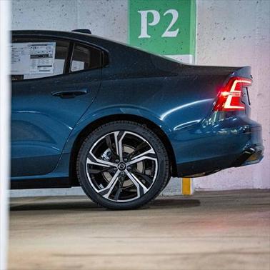 2024 Volvo S60 B5 Core Dark Theme
