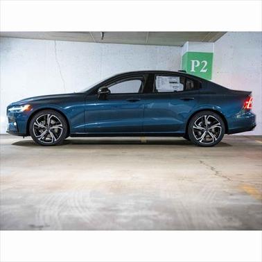 2024 Volvo S60 B5 Core Dark Theme
