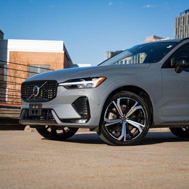 2023 Volvo XC60 B6 Ultimate Dark Theme