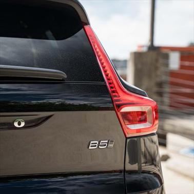 2025 Volvo XC40 B5 Core Bright Theme