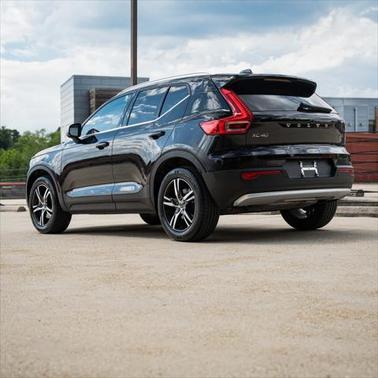 2025 Volvo XC40 B5 Core Bright Theme