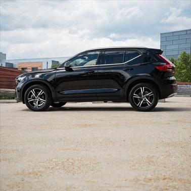 2025 Volvo XC40 B5 Core Bright Theme