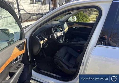 Crystal White 2023 Volvo XC90 Plus