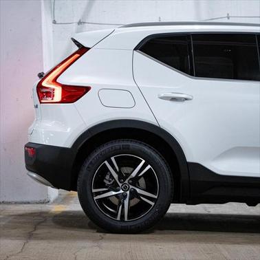 2025 Volvo XC40 Core Bright Theme