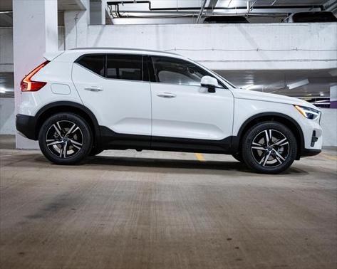 2025 Volvo XC40 Core Bright Theme