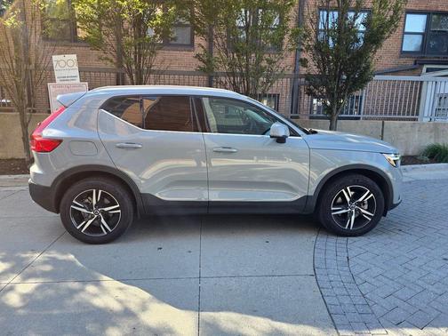 2025 Volvo XC40 B5 Core Bright Theme