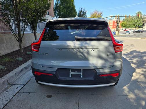 2025 Volvo XC40 B5 Core Bright Theme