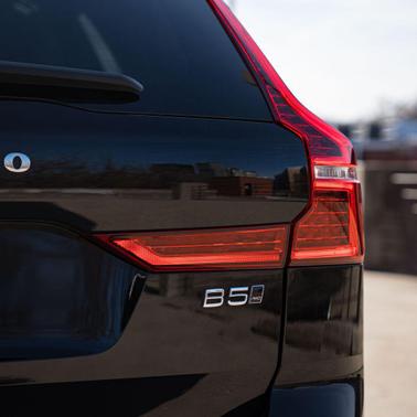 2025 Volvo XC60 B5 Ultra