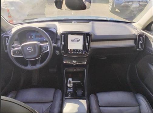 2023 Volvo XC40 B5 Plus Bright Theme