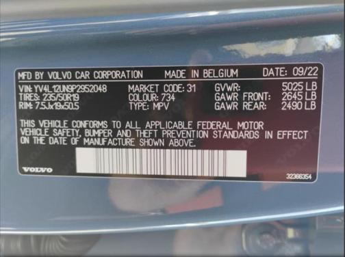 2023 Volvo XC40 B5 Plus Bright Theme