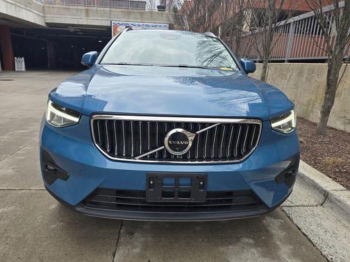 2023 Volvo XC40 B5 Plus Bright Theme