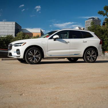 2023 Volvo XC60 Recharge Plug-In Hybrid T8 Ultimate Bright Theme