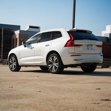 2023 Volvo XC60 Recharge Plug-In Hybrid T8 Ultimate Bright Theme