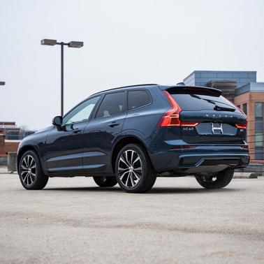 2023 Volvo XC60 B5 Plus Dark Theme