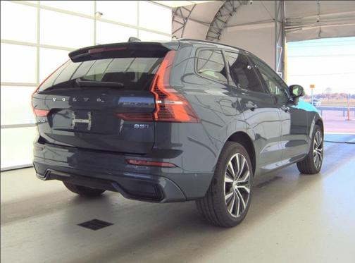 2023 Volvo XC60 B5 Plus Dark Theme