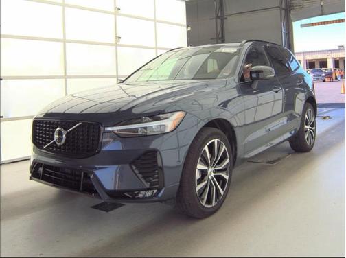 2023 Volvo XC60 B5 Plus Dark Theme
