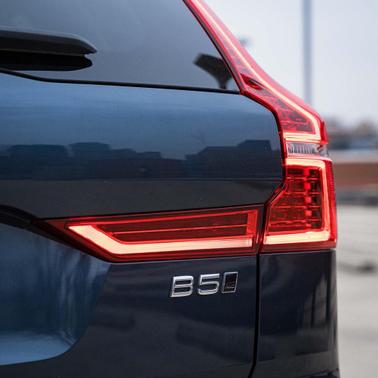 2023 Volvo XC60 B5 Plus Dark Theme