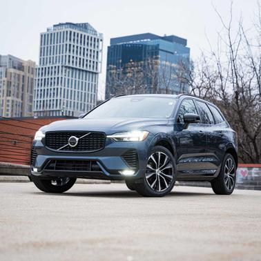 2023 Volvo XC60 B5 Plus Dark Theme