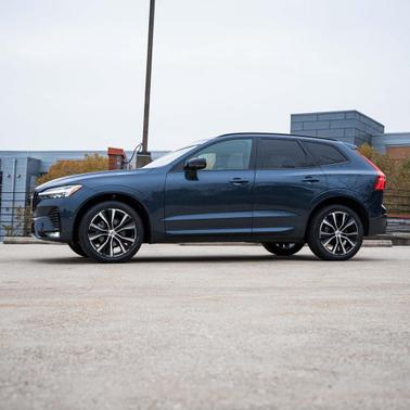 2023 Volvo XC60 B5 Plus Dark Theme