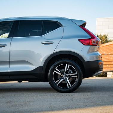 2025 Volvo XC40 B5 Core Bright Theme