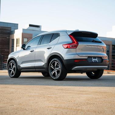 2025 Volvo XC40 B5 Core Bright Theme