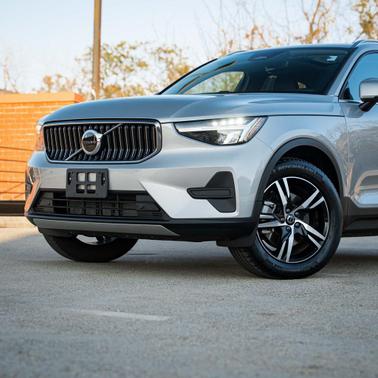 2025 Volvo XC40 B5 Core Bright Theme