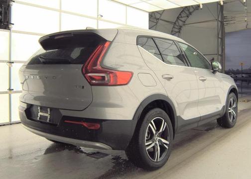 2025 Volvo XC40 B5 Core Bright Theme