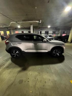 2025 Volvo XC40 B5 Core Bright Theme