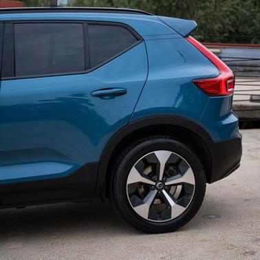 2024 Volvo XC40 B5 Plus Dark Theme