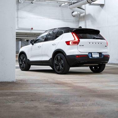 2026 Volvo XC40 B5 Ultra Black Edition