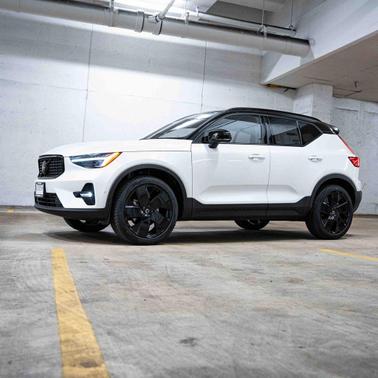 2026 Volvo XC40 B5 Ultra Black Edition