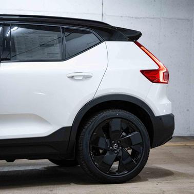 2026 Volvo XC40 B5 Ultra Black Edition