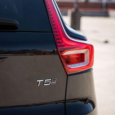 2021 Volvo XC40 T5 R-Design