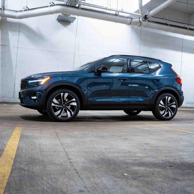 2026 Volvo XC40 B5 Ultra