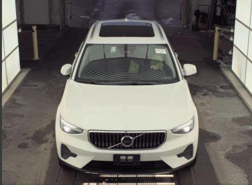 2025 Volvo XC40 B5 Core Bright Theme