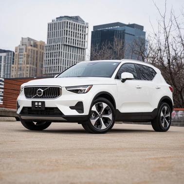 2025 Volvo XC40 B5 Core Bright Theme