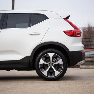 2025 Volvo XC40 B5 Core Bright Theme