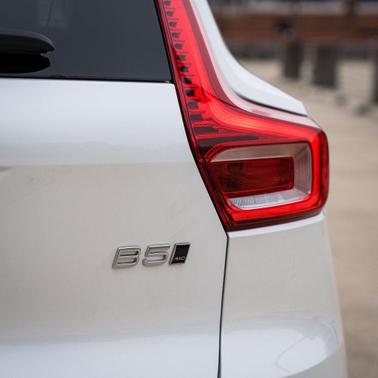 2025 Volvo XC40 B5 Core Bright Theme