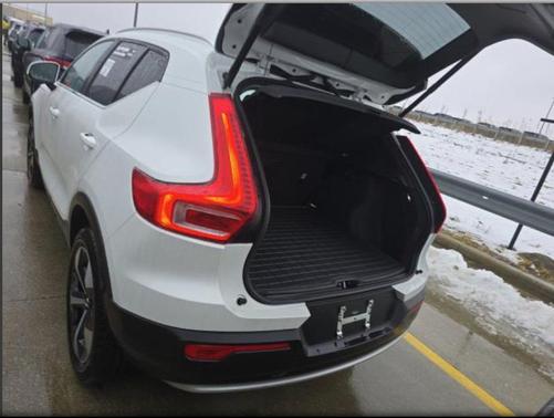 2025 Volvo XC40 B5 Core Bright Theme