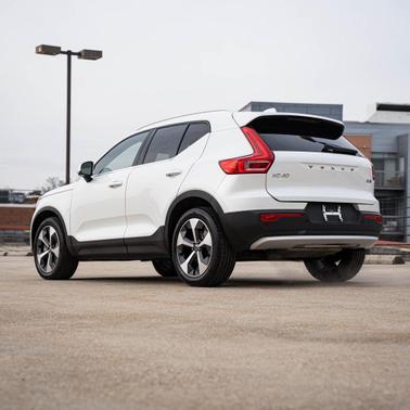 2025 Volvo XC40 B5 Core Bright Theme