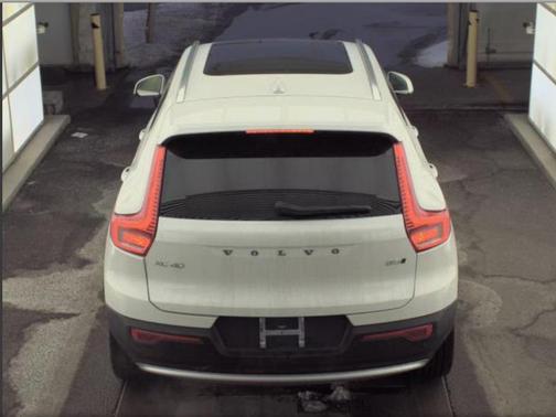 2025 Volvo XC40 B5 Core Bright Theme