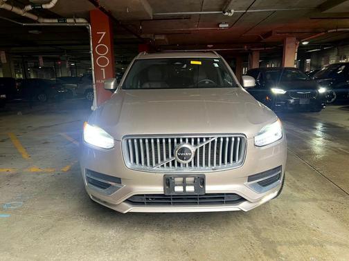 2023 Volvo XC90 B6 Ultimate 7-Seater